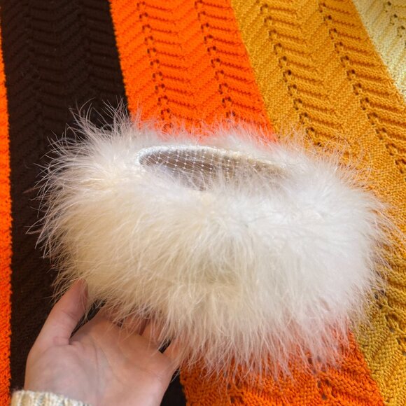 1960s White feather pillbox fascinator hat with lace top - from Ayres! - Picture 9 of 14